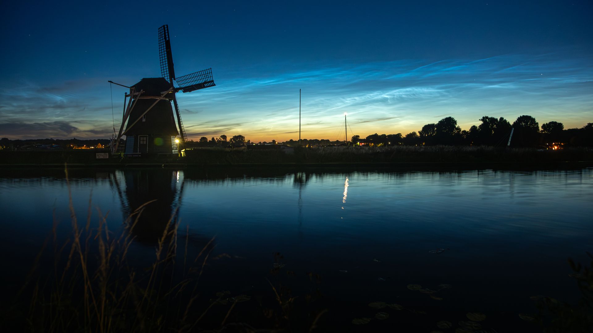 De Hommel, Ijswolken in de nacht, foto gemaakt door Carin Nibbering