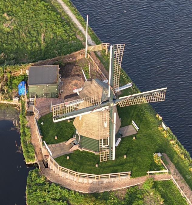 Luchtfoto molen De Hommel, gemaakt door Dik Bol.